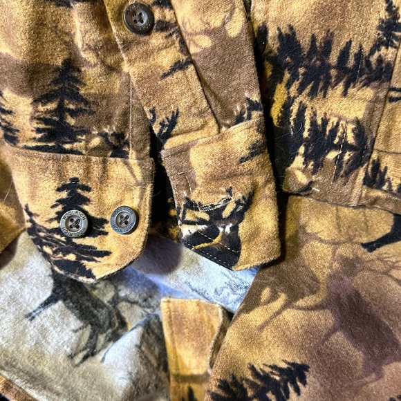 Men’s Woolrich elk print medium shirt - Picture 4 of 5